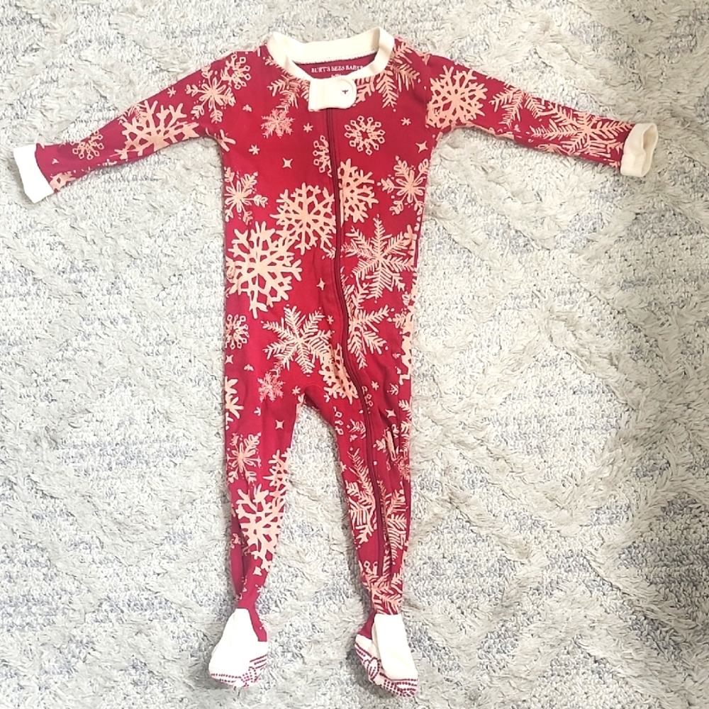 Burts Bees Baby Snowflake Sleeper Holiday Christmas Pajamas Red Size 6-9 months